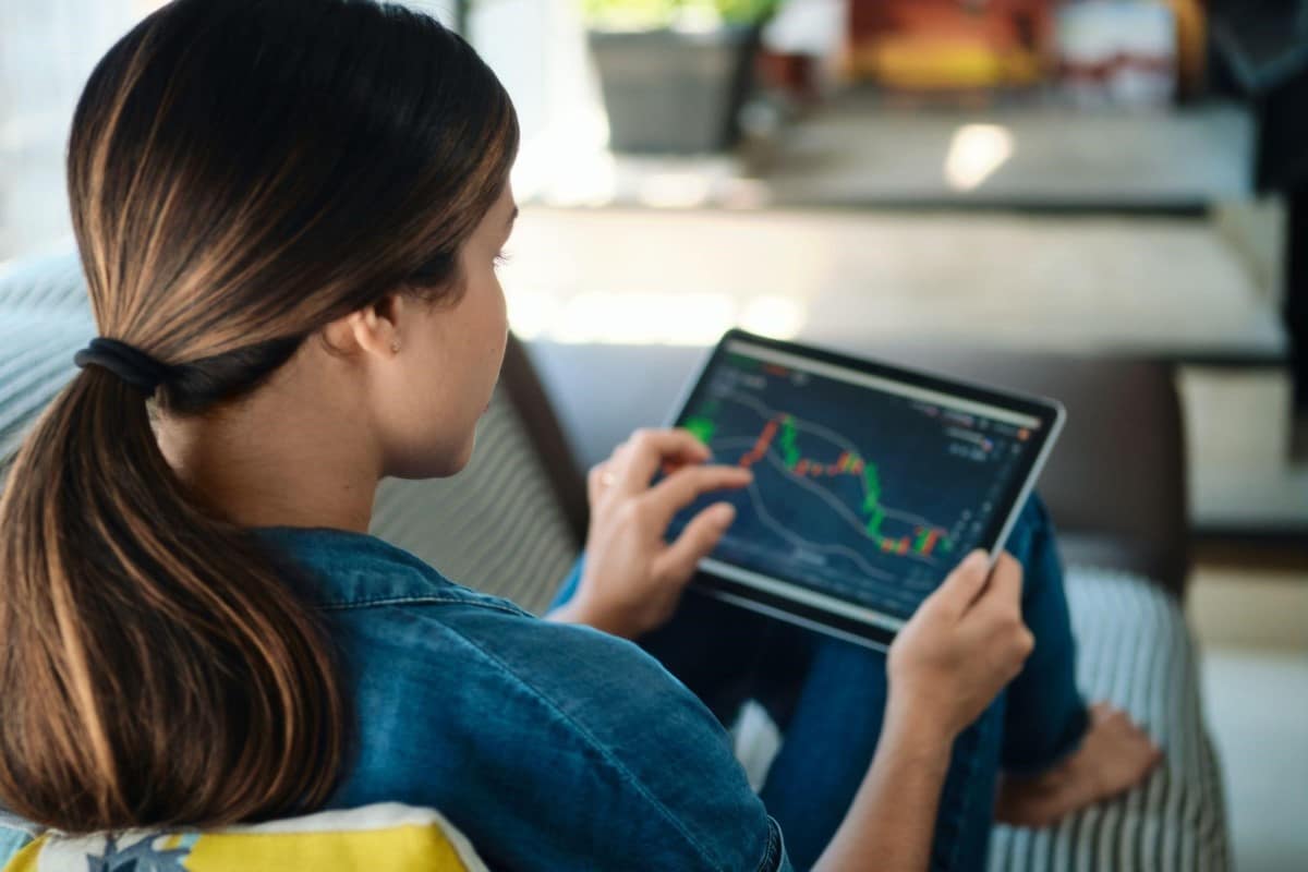 Invierte en acciones de Ford con un bróker online