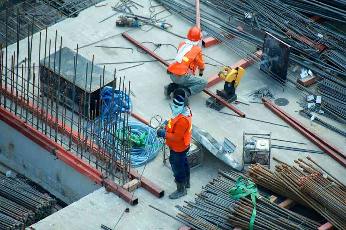 Constructores en el sitio de construcción