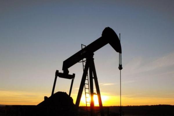 Petróleo: las ventajas de invertir en commodities
