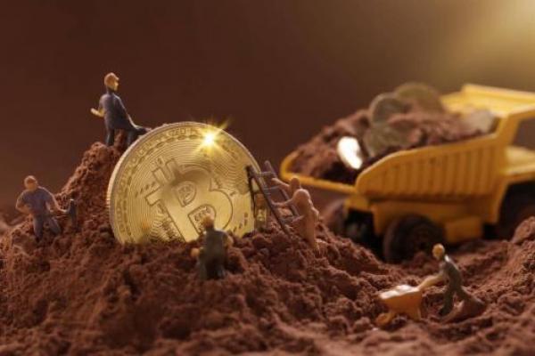 Foto conceptual de minería de Bitcoin, una de las criptomonedas más rentables.