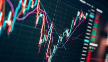 Mide la volatilidad del mercado con la desviación estándar