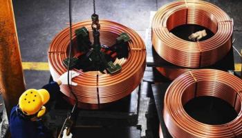 Bobinas de cobre. Este metal es una materia prima esencial en Chile.