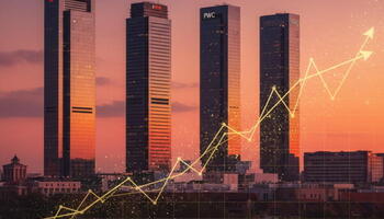 IBEX 35 cotiza al alza: Cuatro Torres de Madrid al atardecer con gráfico ascendente del índice